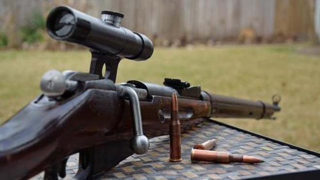 Một khẩu Mosin-Nagant PU nguyên bản cùng đạn 7,62x54 mm. Ảnh: Photobucket.