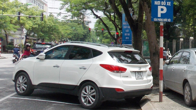 Hà Nội lắp mắt thần “quản” loạn giá trông xe