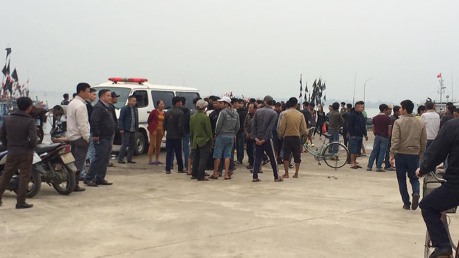 Người thân đưa nạn nhân về quê mai táng