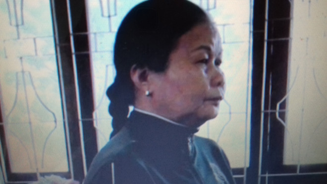 Bà Mầu tại phiên tòa (ảnh Tấn Bình)