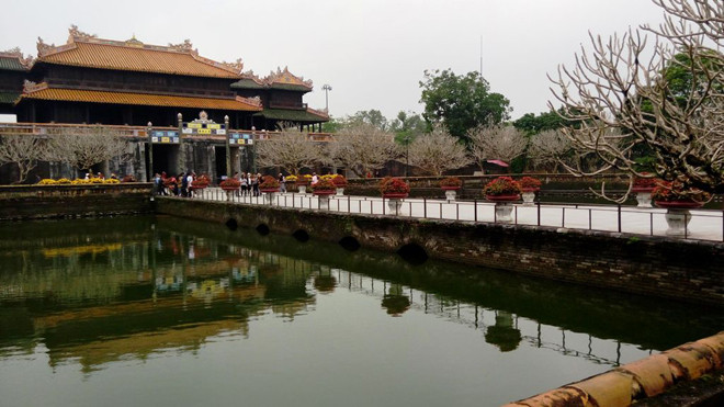 Đại nội Huế sẵn sàng các điều kiện tốt nhất để đón tiếp Nhà vua và Hoàng hậu. 