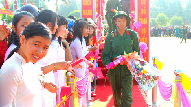 Tân binh Đắk Lắk lên đường nhập ngũ. Ảnh minh họa