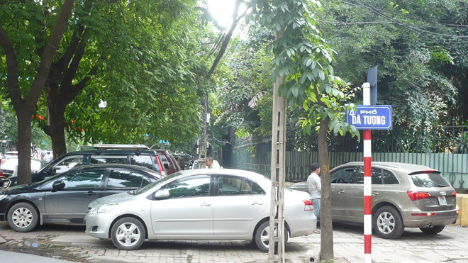 Sau Dã Tượng, phố Nguyên Gia Thiều là tuyến phố thứ 2 đỗ xe theo phương theo ngày chẵn, lẻ. 
