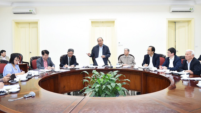 Thủ tướng Nguyễn Xuân Phúc làm việc với cá bộ, ngành và Hiệp hội Dược liệu Việt Nam về phát triển nguồn dược liệu trong nước. Ảnh: VGP