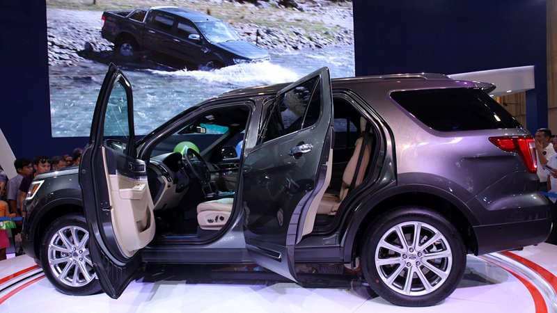 Từ đầu 2017, xe nhập khẩu đã tràn về Việt Nam. Ảnh: Lê Anh Dũng