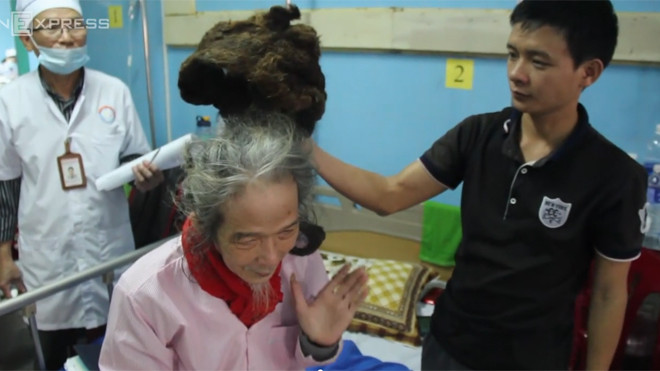 Cụ ông Quảng Bình 32 năm đội 'mũ tóc'