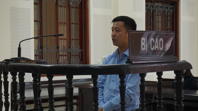 Bị cáo Lê Thành Toàn trước vành móng ngựa.