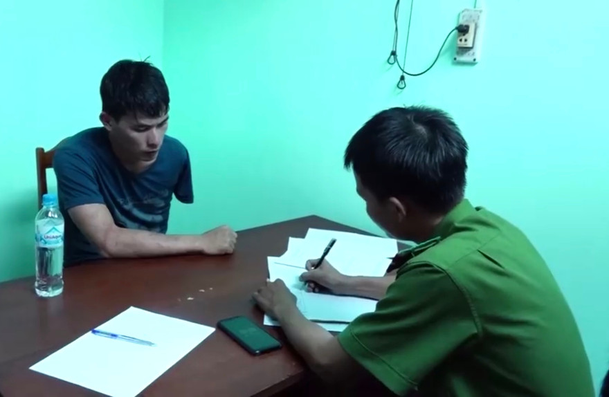 Đôi tượng Xeng Veng khai nhận được thuê vận chuyển số ma túy trên từ Hà Tĩnh vào Đà Nẵng với giá 10.000 USD