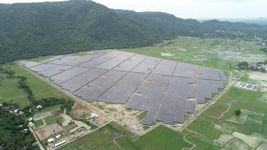 Sao Mai Solar PV1 dưới chân Núi Cấm phong cảnh hữu tình và nhuốm màu huyền thoại