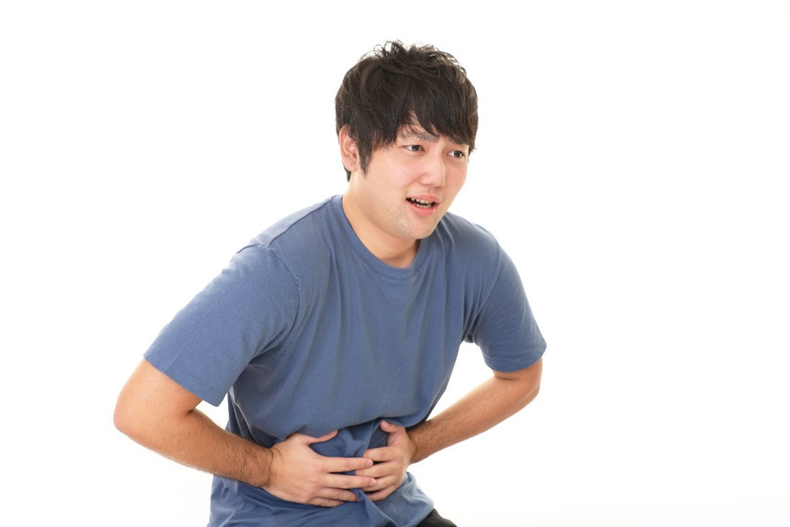 Người viêm đại tràng khổ sở với các triệu chứng hành hạ