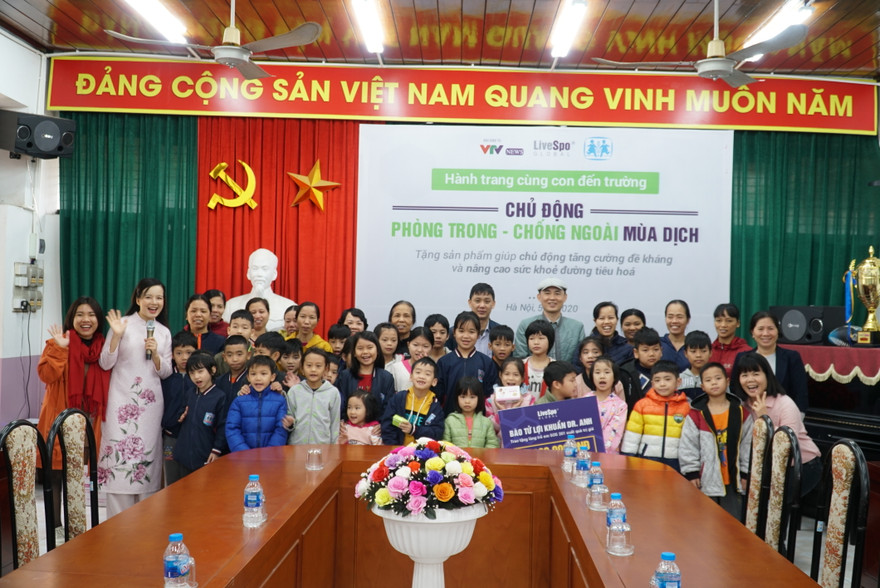 Chung tay chống dịch Covid-19, Bào tử lợi khuẩn Dr.Anh tặng quà tăng đề kháng