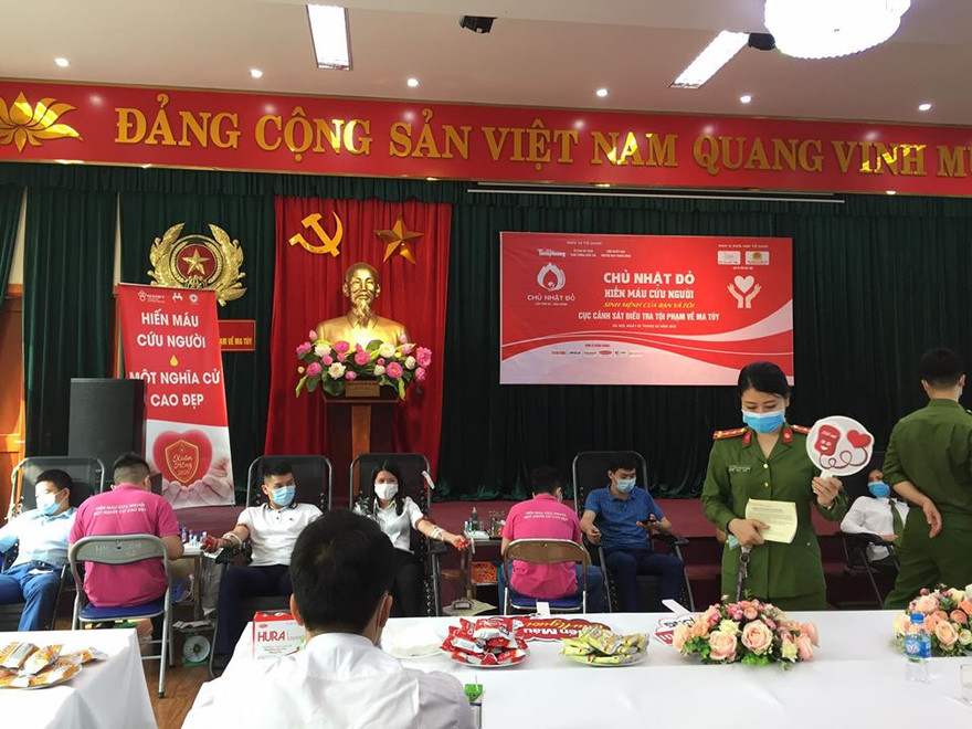 Các cán bộ, chiến sĩ công an đều rất ý thức về việc phòng chống dịch Covid – 19 khi tham gia Chủ nhật Đỏ