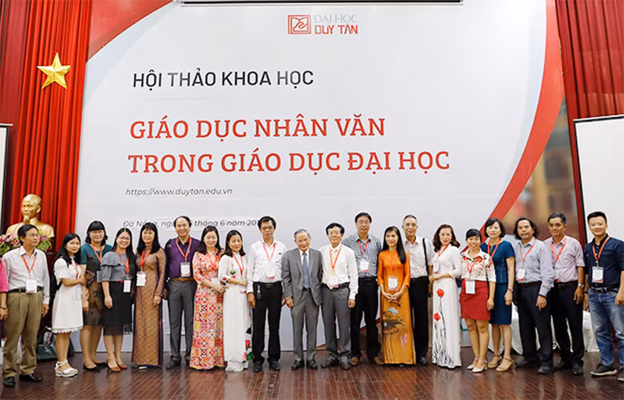 Khoa Khoa học Xã hội & Nhân văn tổ chức hội thảo giáo dục nhân văn cho sinh viên…