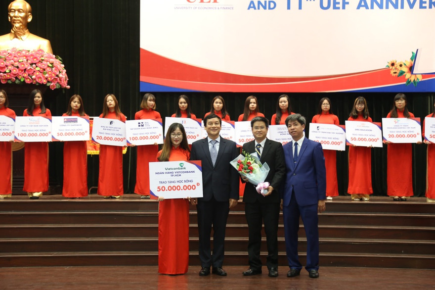 Hàng năm, UEF trao tặng nhiều suất học bổng cho thí sinh