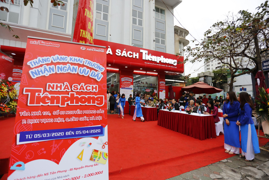 Nhà sách Tiền Phong 85 Nguyễn Phong Sắc khuyến mãi trọn tháng dịp khai trương