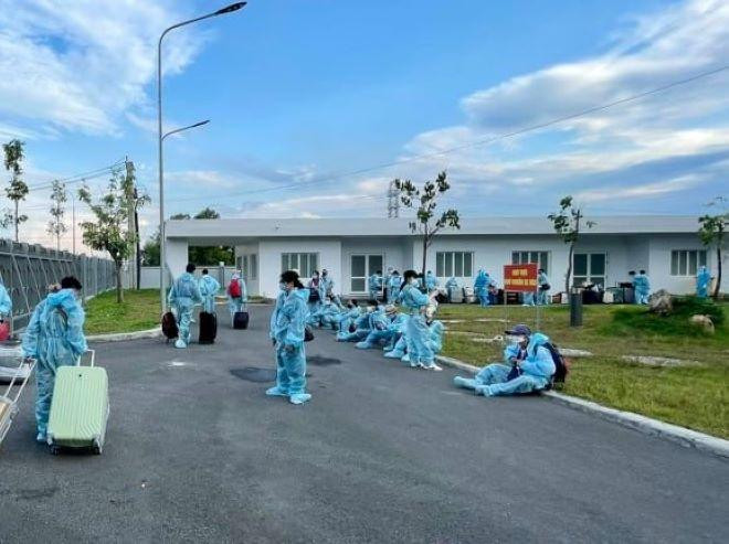 Đề nghị xử lý nhóm người doạ đánh cán bộ y tế, làm loạn trong khu cách ly ở Bình Dương