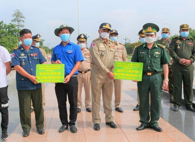 Thanh niên Bình Phước tiếp sức các lực lượng Campuchia phòng, chống dịch