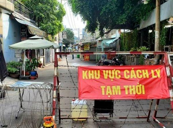 Nữ sinh mắc COVID-19 ở TP.HCM về thăm nhà, khối phố ở Bình Dương bị phong tỏa