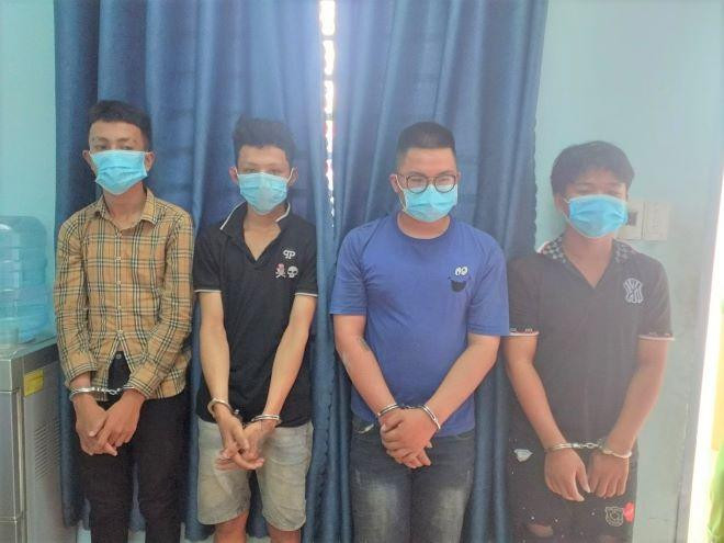 Nhóm cướp ‘nhí’ táo tợn dùng mã tấu chém công an