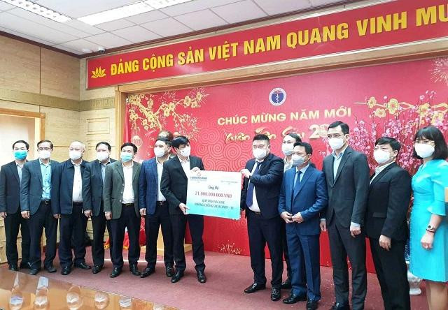 Ông Nguyễn Đức Thụy - Cổ đông lớn Thaiholdings, PCT HĐQT LienVietPostBank đã trao tặng 21 tỷ đồng cho Quỹ vắc xin của Bộ Y tế.