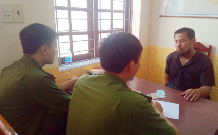 Đối tượng tại cơ quan công an