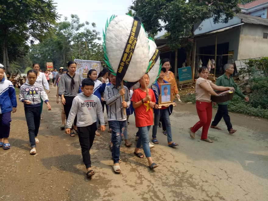 Thương tiễn học trò nghèo bị đâm tử vong tại lớp học