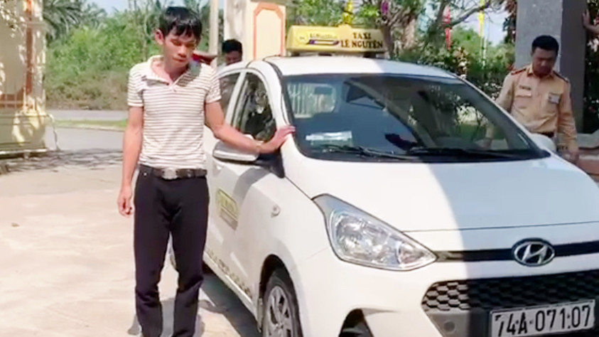 Ngoài tổng mức tiền phạt 35,7 triệu đồng, Nguyễn Quang Đức bị tước quyền sử dụng GPLX 23 tháng