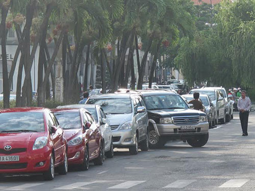 TPHCM không miễn, giảm phí sử dụng tạm lòng đường, hè phố