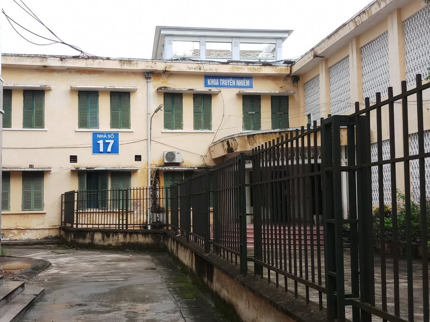 4 bệnh nhân mắc COVID-19 được cách ly đặc biệt để điều trị tại Khoa Truyền nhiễm, Bệnh viện Đa khoa tỉnh Nam Định - Ảnh: Hoàng Long