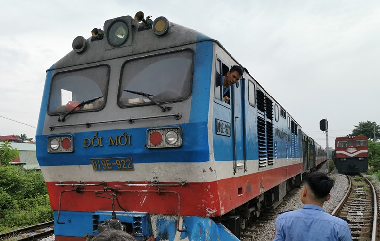 Vụ tai nạn khiến tàu SE7 bị hư hỏng, phải xin cứu viện nên chậm lịch trình 100 phút - Ảnh: Hoàng Long