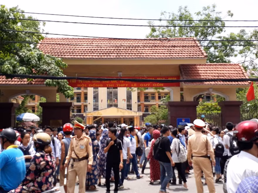 Ngày 8 và 9/6, hơn 18.000 thí sinh dự thi vào lớp 10 công lập tại Thái Bình - Ảnh: Hoàng Long