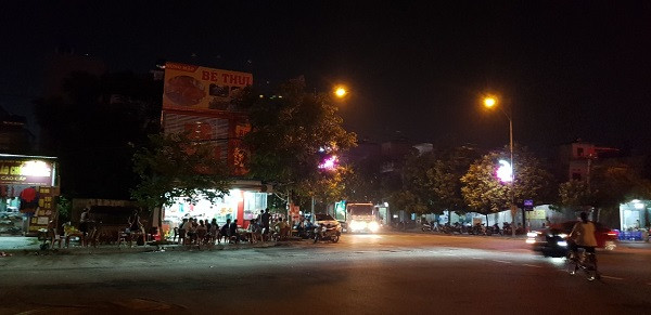 Trưởng công an xã Vũ Quý bị bắt quả tang tại nhà hàng bê thui Hùng mập - Ảnh: Hoàng Long