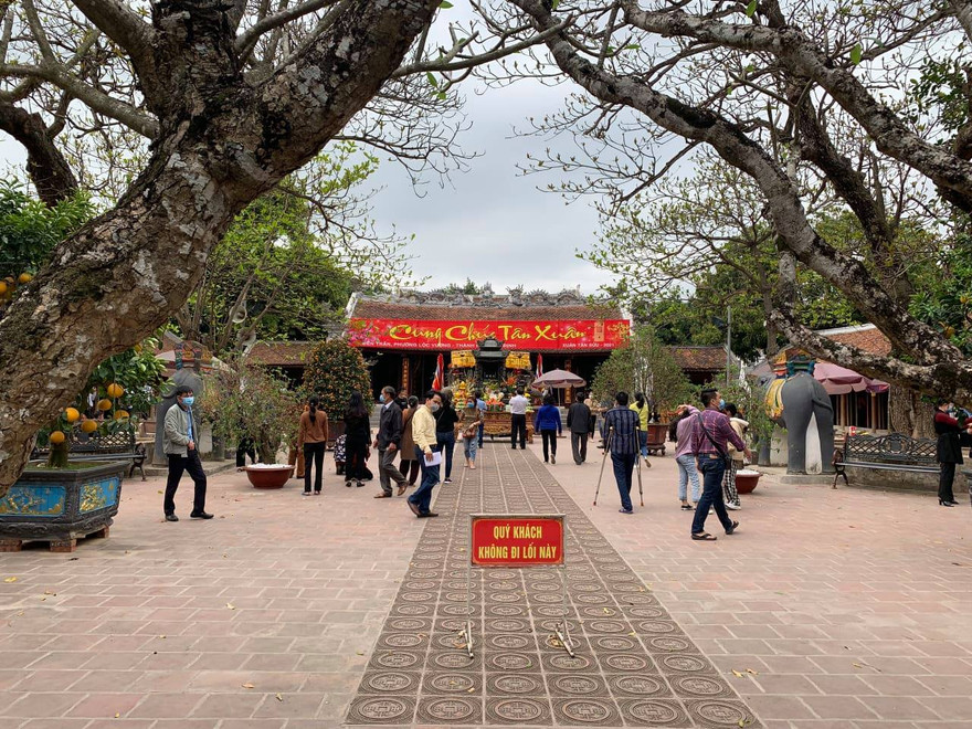 Đền Trần Nam Định rất vắng trong ngày khai ấn 14 tháng Giêng năm nay - Ảnh: Hoàng Long