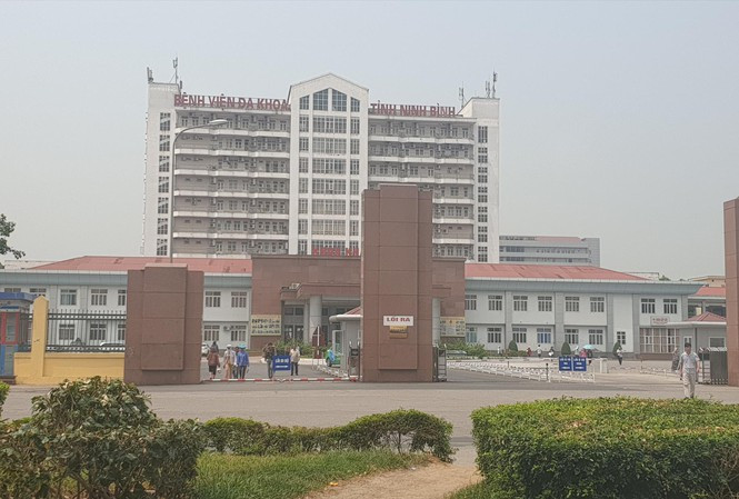 Sáng 4/5, Bệnh viện Đa khoa tỉnh Ninh Bình đã cho bệnh nhân COVID-19 số 166 xuất viện - Ảnh: Hoàng Long