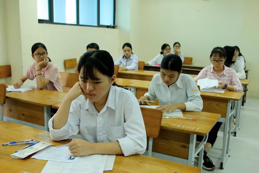 Thí sinh Hà Nam dự thi vào lớp 10 công lập - Ảnh: GN