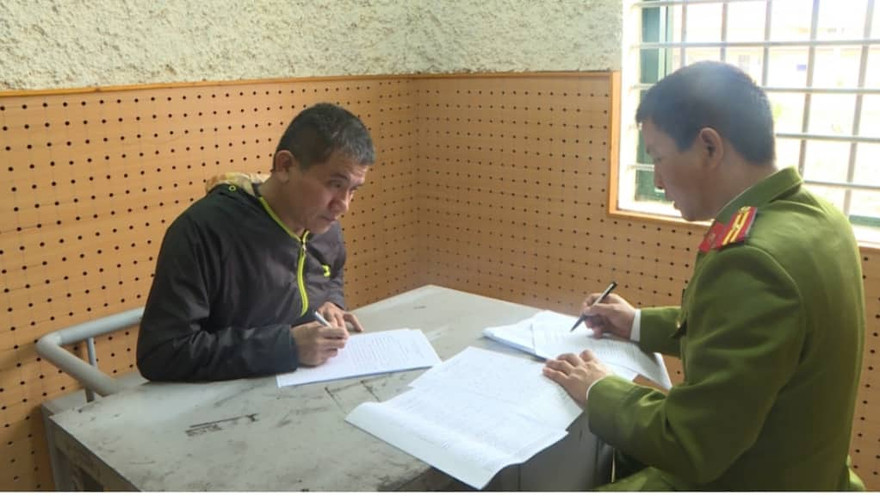 Chủ sới bạc Đỗ Hữu Du khai nhận hành vi tổ chức đánh bạc - Ảnh: Hoàng Long