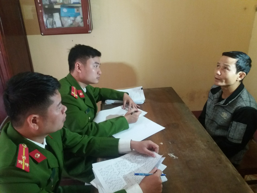 Nhân viên giao hàng Lê Đắc Quyền thừa nhận đã phối hợp với Nguyễn Tài Đủ để dàn dựng vụ trộm - Ảnh: Hoàng Long