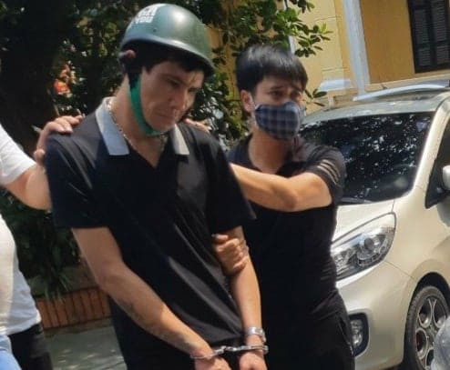 Phạm Tiến Khoa bị khống chế, bắt quả tang khi đang vận chuyển 3,7kg ma tuý - Ảnh: Hoàng Long