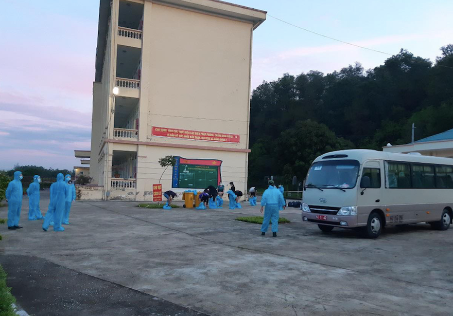 Chiều 11/8, 140 công dân từ Liên bang Nga về nước đã được tiếp nhận, cách ly tại Nam Định - Ảnh: Hoàng Long