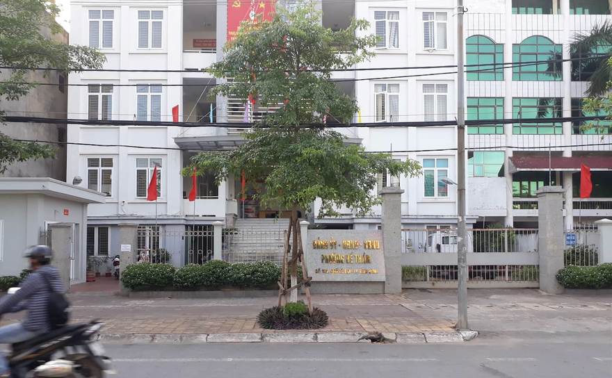 Trụ sở phường Đề Thám - nơi một cán bộ tại đây bị tố dâm ô trẻ em - Ảnh: Hoàng Long