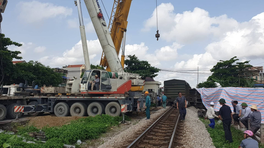 Trước đó, cũng tại khu gian Nam Định- Đặng Xá đã xảy ra vụ tai nạn lật tàu gây thiệt hại hàng tỷ đồng - Ảnh: Hoàng Long