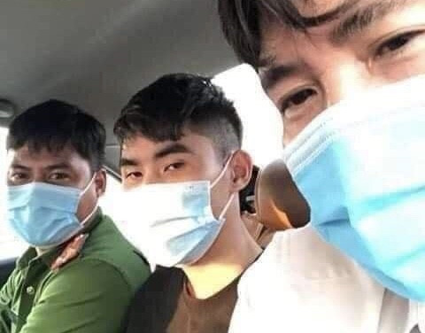 Công an Hà nam bắt được hung thủ giết nữ sinh lớp 10 (giữa) sau 5 giờ gây án - Ảnh: Hoàng Long