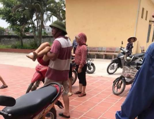 Cả 2 cháu bé ngã xuống sông đều đã tử vong - Ảnh: Hoàng Long