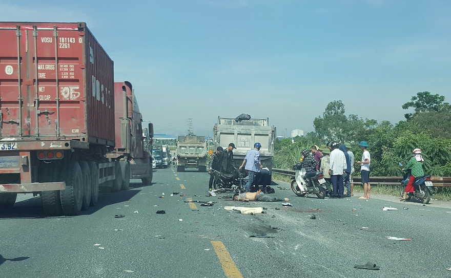 Hiện trường vụ tai nạn làm 2 người chết - Ảnh: Hoàng Long