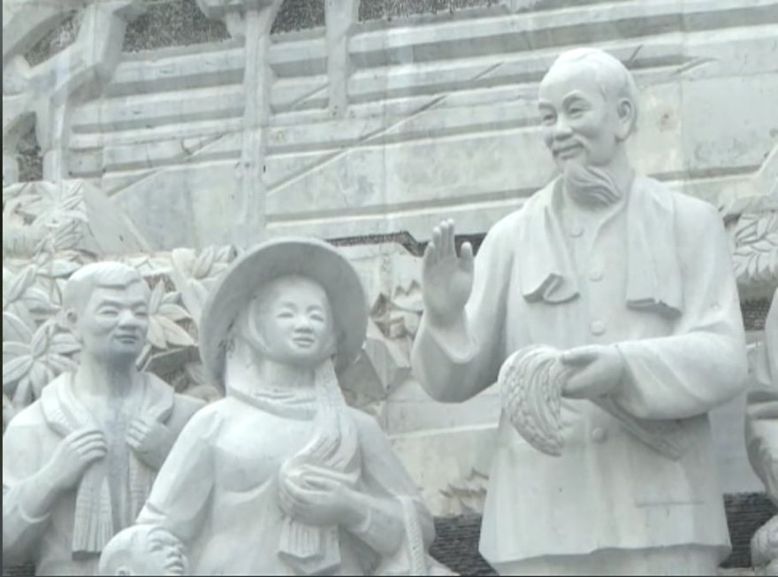 Tượng đài Bác Hồ với nông dân Việt Nam vừa được khánh thành tại Thái Bình - Ảnh: Hoàng Long