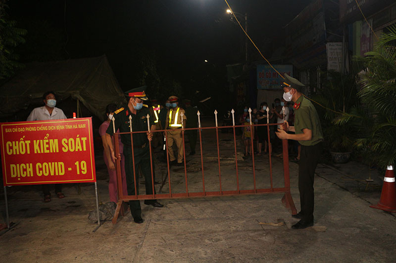 Tỉnh Hà Nam dỡ bỏ phong toả đối với thôn 6, xã Nhật Tân, huyện Kim Bảng - Ảnh: Hoàng Long