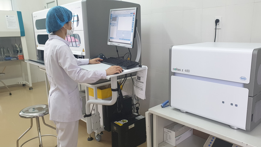 Hệ thống máy Realtime PRC 480 của hãng Roche Thuỵ Sỹ) được Thái Bình các tỉnh mua với giá gần 6 tỷ đồng - Ảnh: Hoàng Long