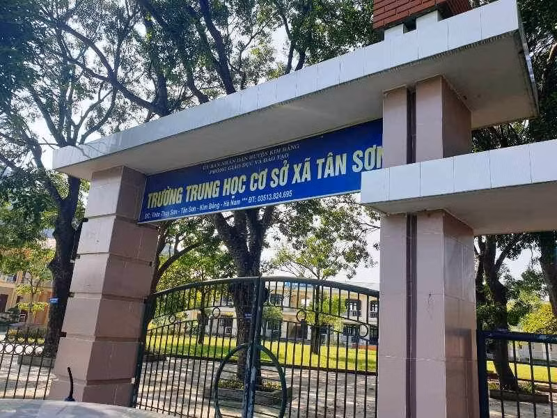 Trường THCS Tân Sơn, nơi xảy ra vụ việc nữ sinh lớp 9 bị đánh hội đồng - Ảnh: Hoàng Long
