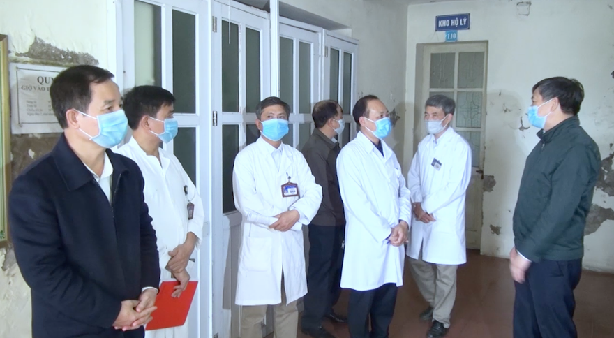 Lãnh đạo tỉnh Nam Định kiểm tra công tác ứng phó nguy cơ dịch tại các bệnh viện - Ảnh: Hoàng Long