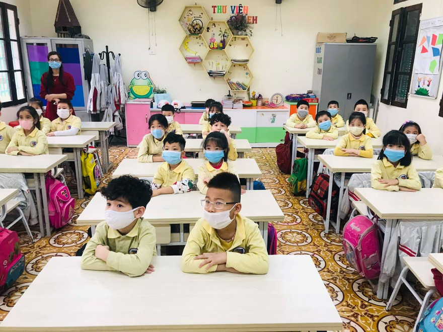 Học sinh Nam Định vẫn đi học bình thường từ ngày 17/2 - Ảnh: Hoàng Long